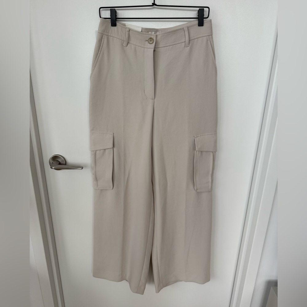 Aritzia Bridger Cargo Pant - Size 8 - Matte Pearl